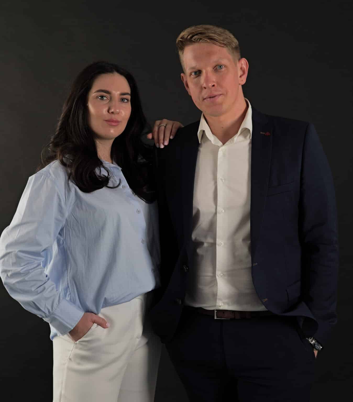 Опытная команда консультантов помогает клиенту с переездом в Испанию, недвижимостью, оформлением ВНЖ, банковскими и бизнес-услугами.